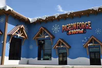 pigeon forge snow smoky mountain attractions